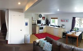 Central Cozy House - 10 Min Walk To Town